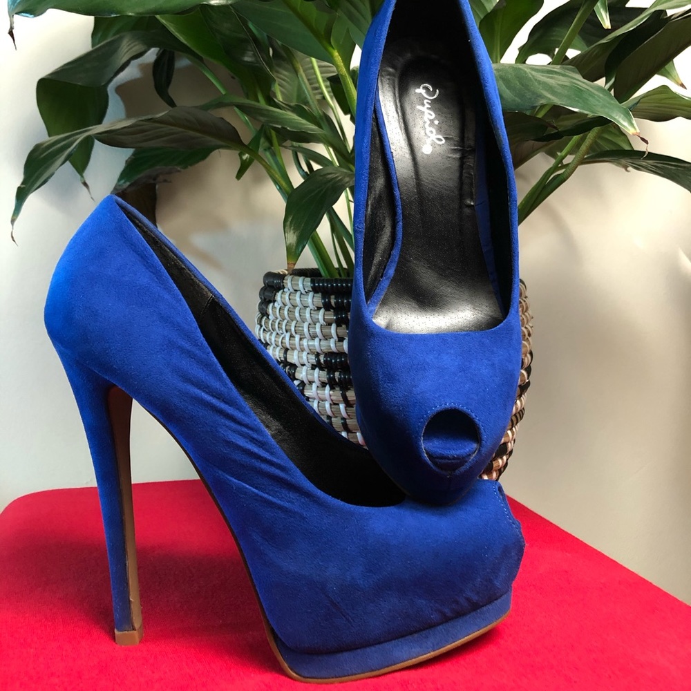 🛑SOLD📦 • 
Barbie Peep Toe Platforms Cobalt Blue Faux Suede - Picture 2 of 8